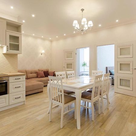 2-Roomed Apartment With Living Room Odessa Dış mekan fotoğraf