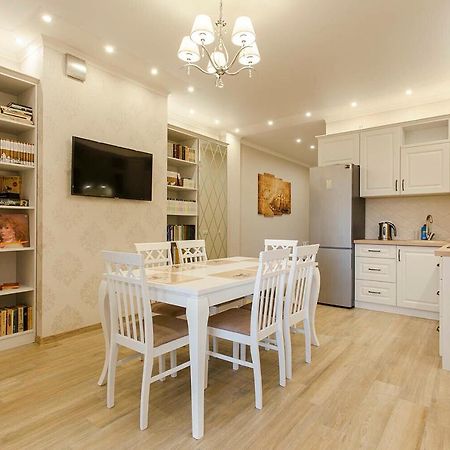 2-Roomed Apartment With Living Room Odessa Dış mekan fotoğraf