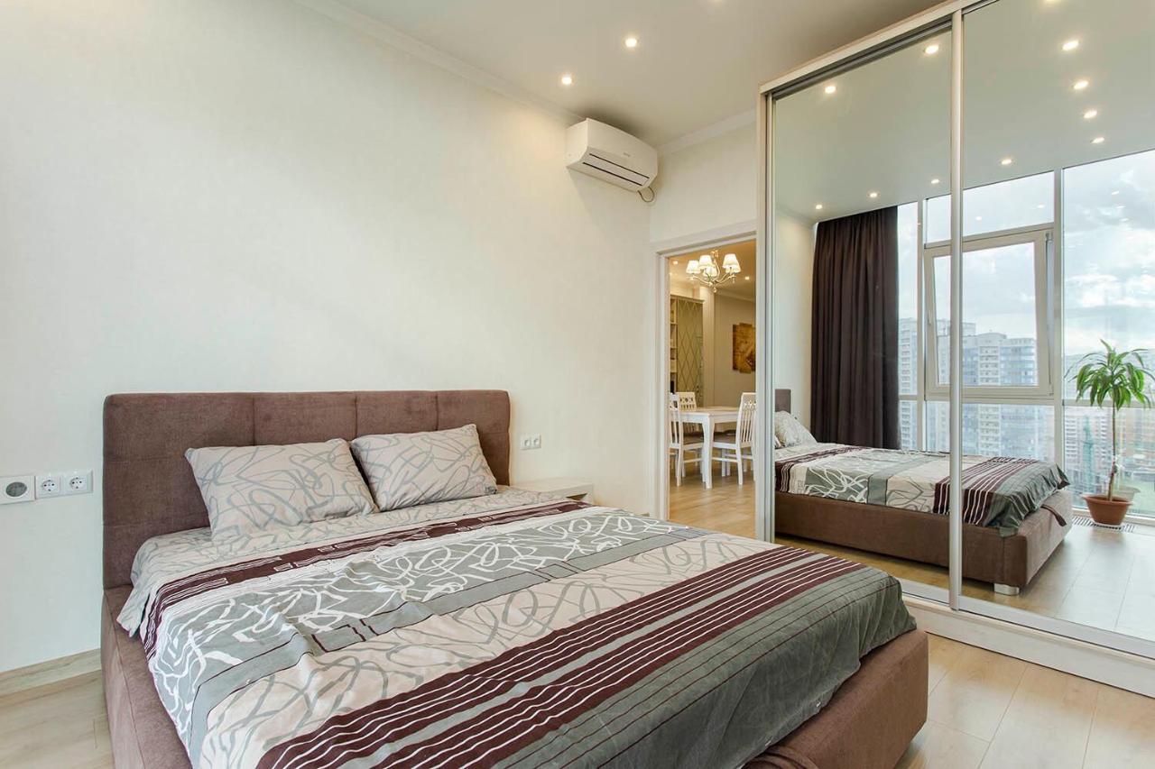 2-Roomed Apartment With Living Room Odessa Dış mekan fotoğraf