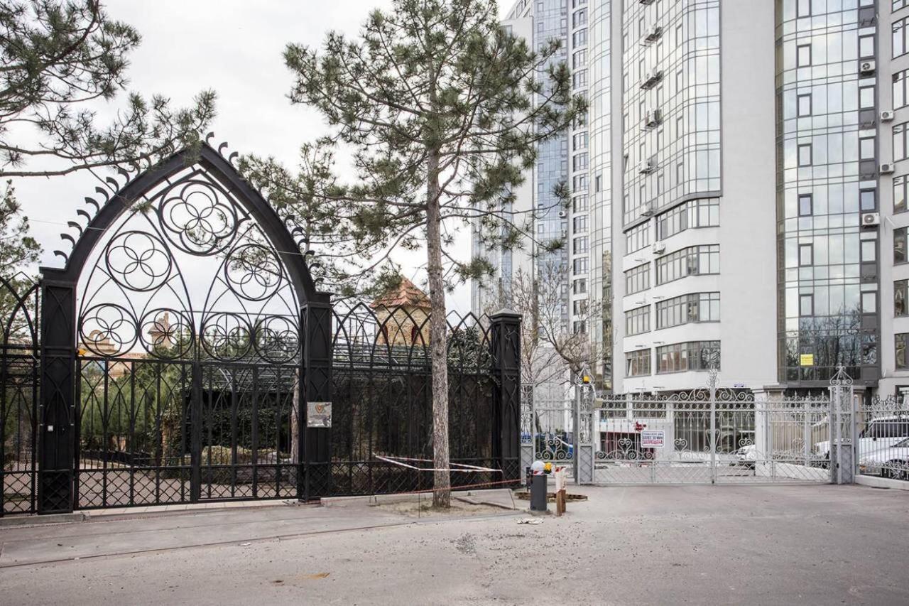 2-Roomed Apartment With Living Room Odessa Dış mekan fotoğraf